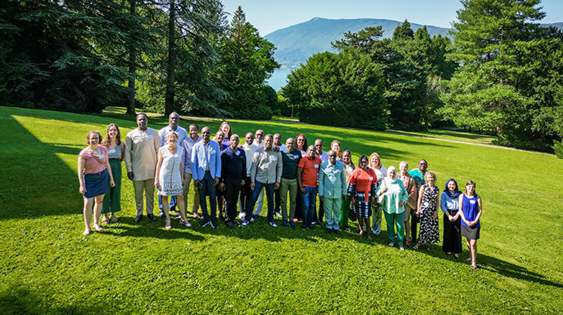 EpiCourse participants posing in Les Pensières park.